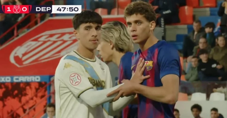 حمزة عبد الكريم خلال المباراة